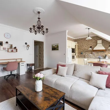 Elegant Provence On Tomas Garrigue Masaryk Avenue Apartment *